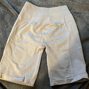 Alphalete biker shorts gray